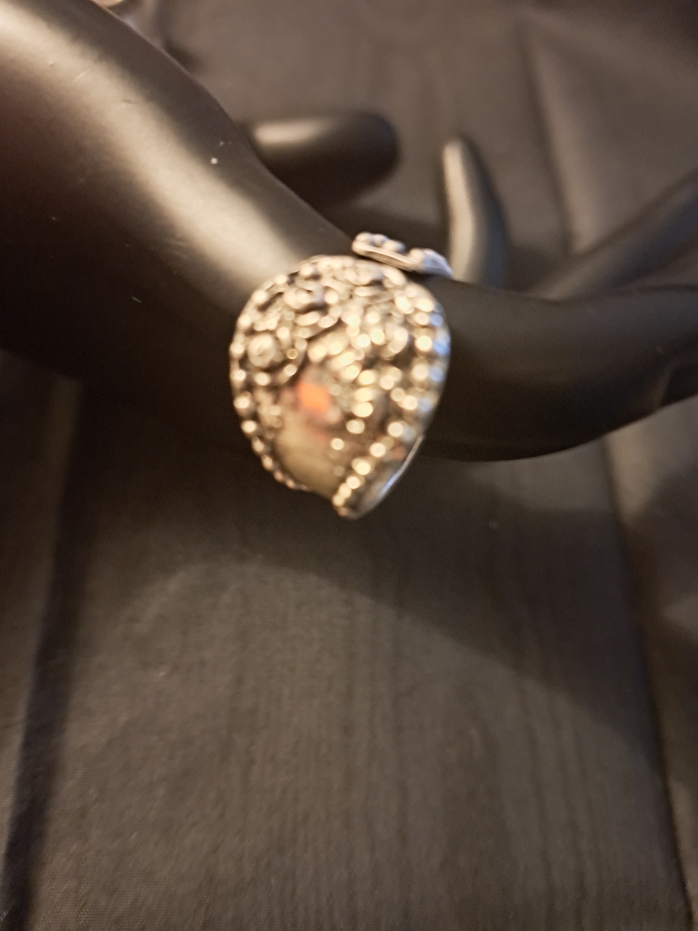 Elegant Silver-Tone Filigree Heart adjustable Fun ring.